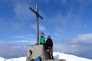 57 Sulla croce di vetta del Monte Venturosa (2000 m)